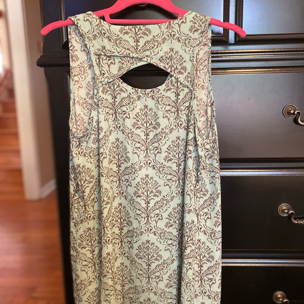 Fun2Fun Sleeveless Top - Picture 2 of 3